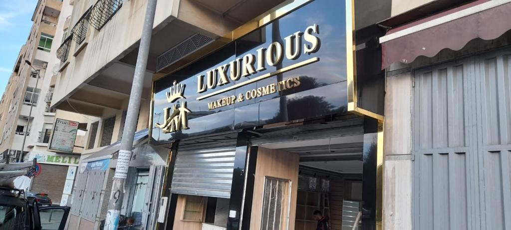 Luxurious — Enseigne lumineuse sur mesure